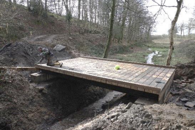 construction de passerelles_zone humide goutelle_FD50