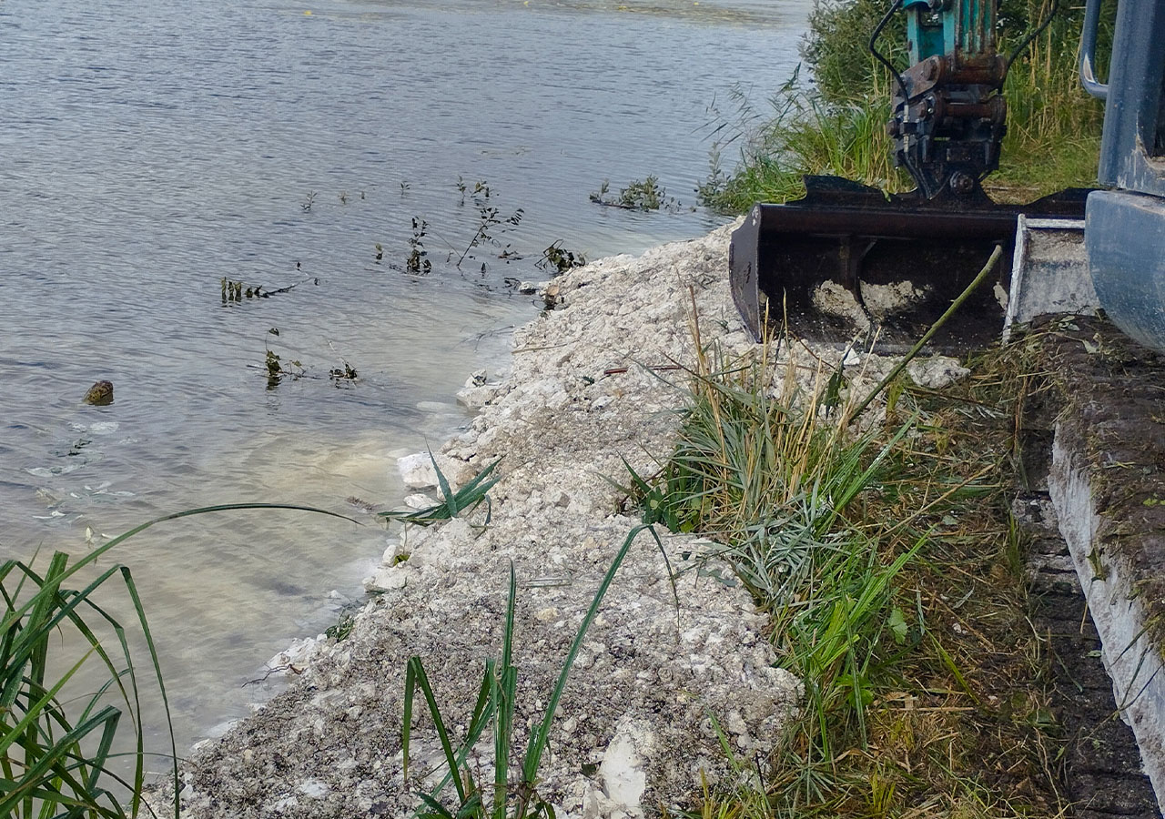 Dépôt de craie en pied de berge