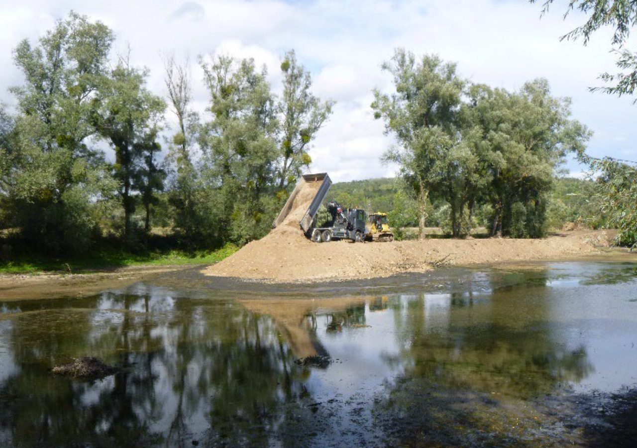 Création de la banquette de la zone humide de Charny-sur-Meuse_FD55